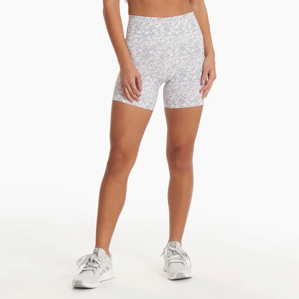 Vuori Women's Gray Floral Bike Shorts size small
